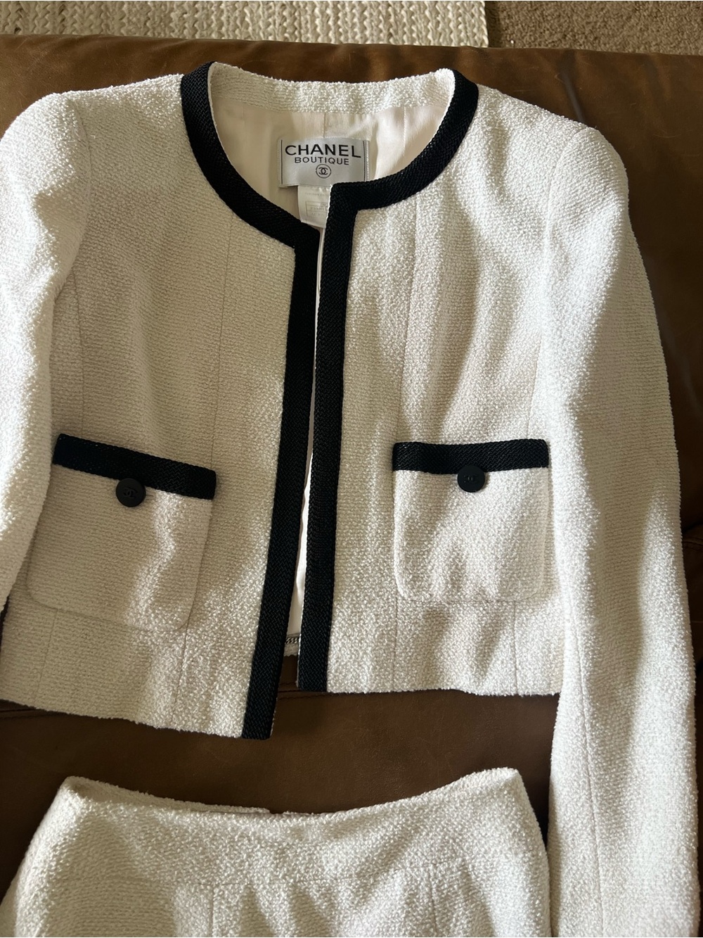STUNNING Vintage tweed Chanel suit set - Picture 3 of 8